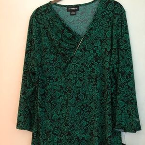 Green and block, three quarter sleeve blouse. Ruched at bust with gold bar